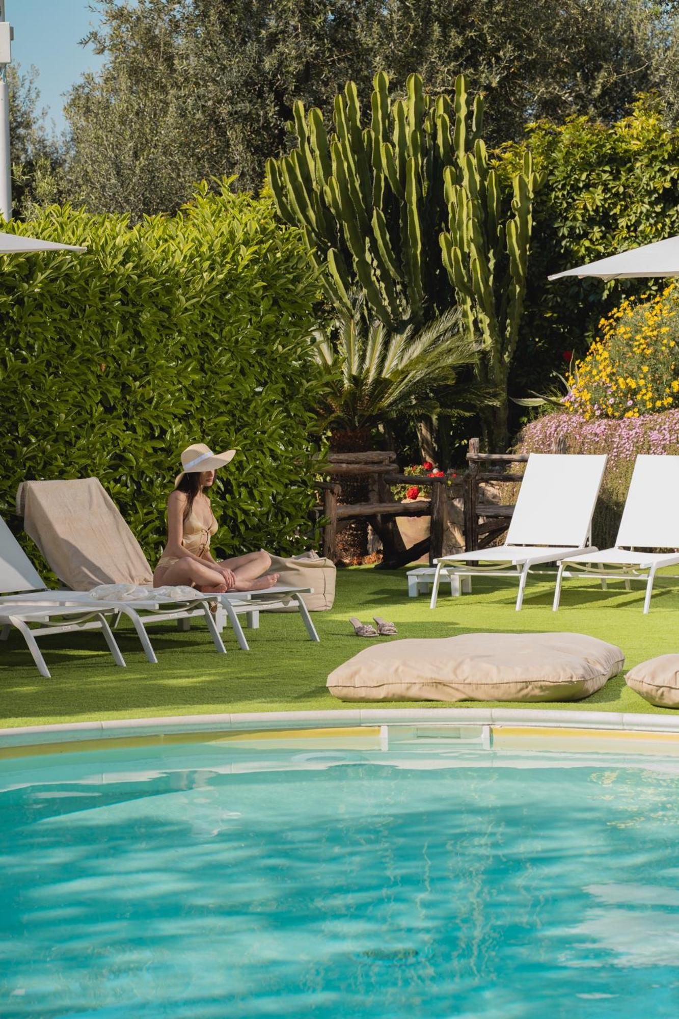 Melrose Relais Hotel มัสซาลูเบรนเซ ภายนอก รูปภาพ